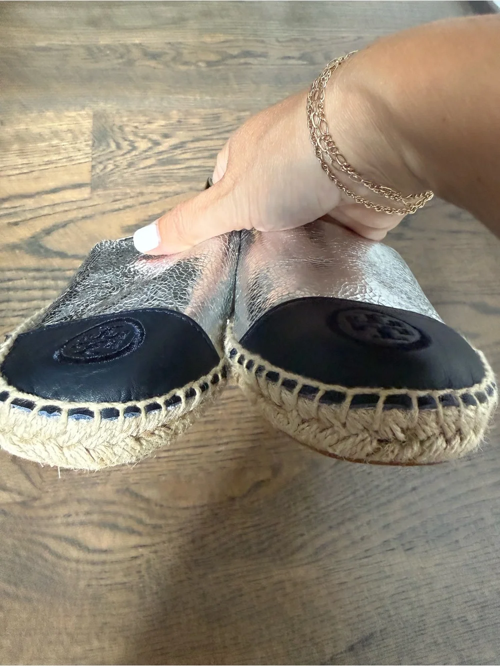 Like new Tory Burch Silver Leather Espadrille with Navy Logo Cap size 9.